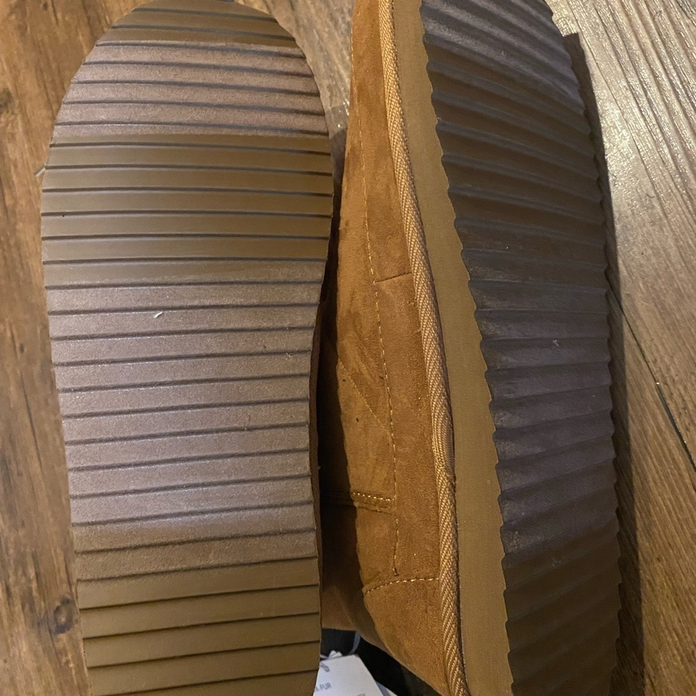Old Navy NWT Tan Boots Moccasin Style - Picture 4 of 7